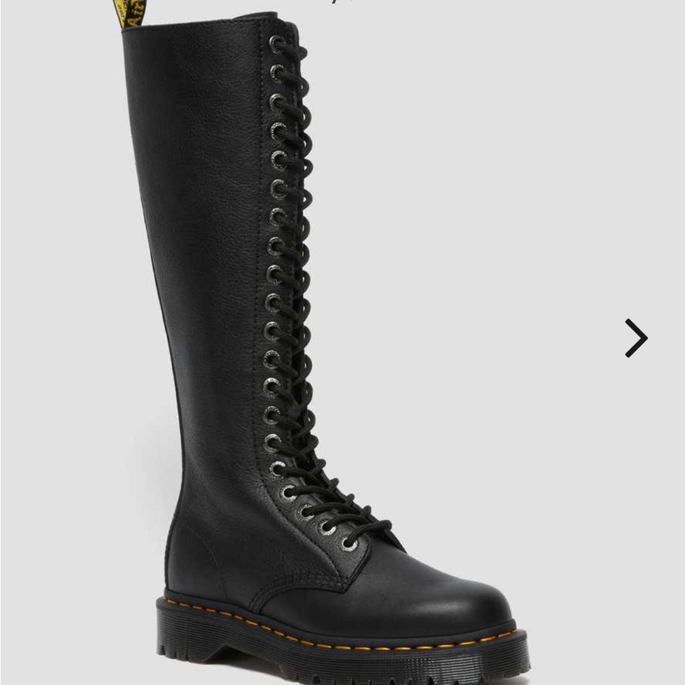 1B60 Bex knee high dr. Martens